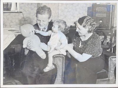 Emlyn and Kathleen Jenkins with their eldest daughter Patricia